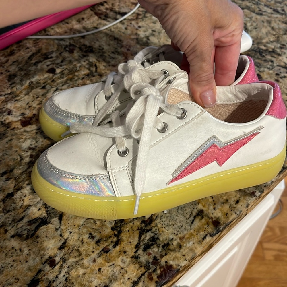 Girls sneakers